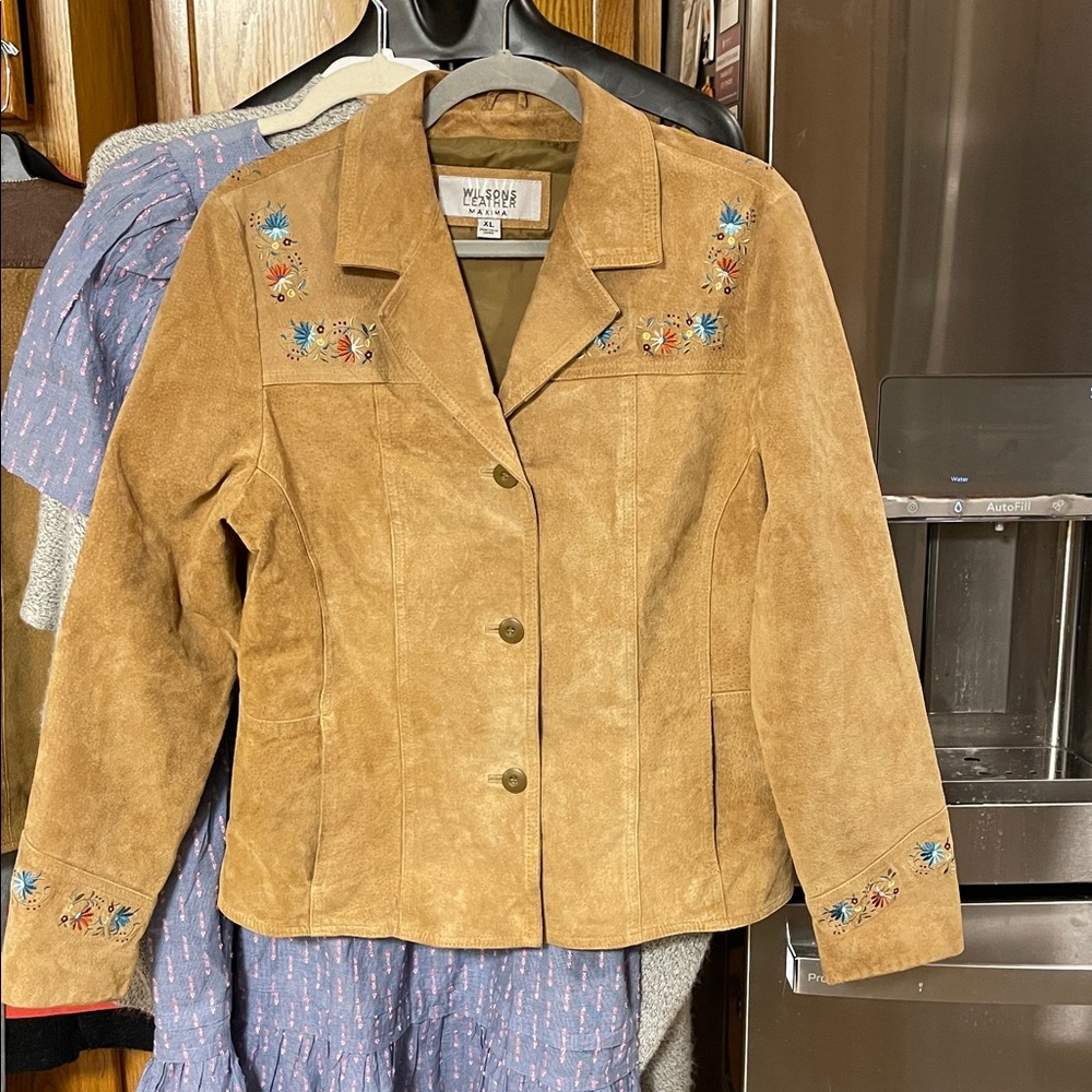 Wilsons Leather Maxiima Brown Women’s Size XL Embroidered Button